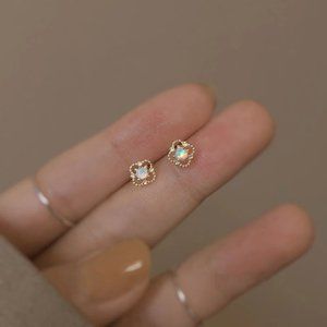 NEW S925 Hollow Lace Opal Flower Stud Earrings (Gold or Silver)